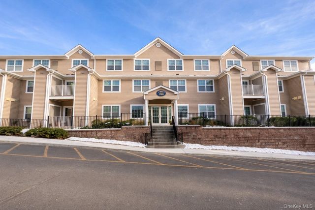 100 Woodcrest Lane 102, Mount Kisco, NY 10549