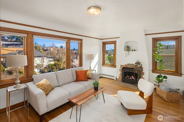 3955 Phinney Avenue N, Seattle, WA 98103