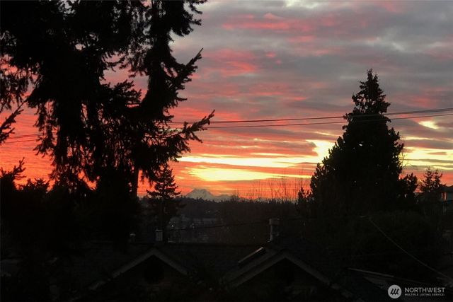 3955 Phinney Avenue N, Seattle, WA 98103