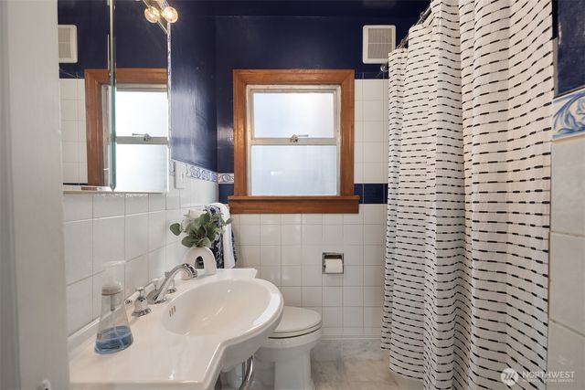 3955 Phinney Avenue N, Seattle, WA 98103