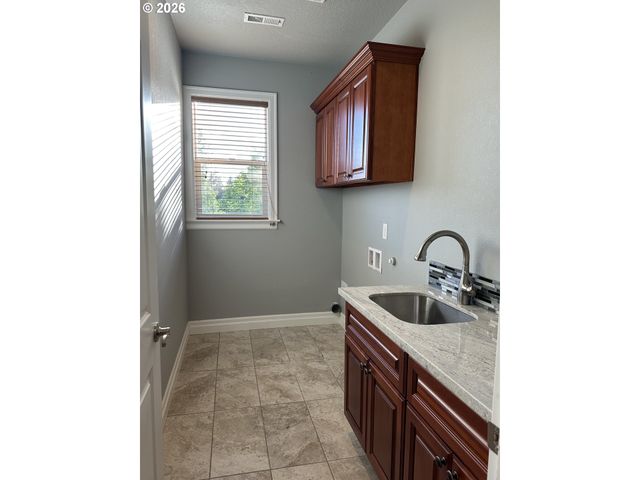11301 Se CASCADE VIEW Dr, Happy Valley, OR 97086