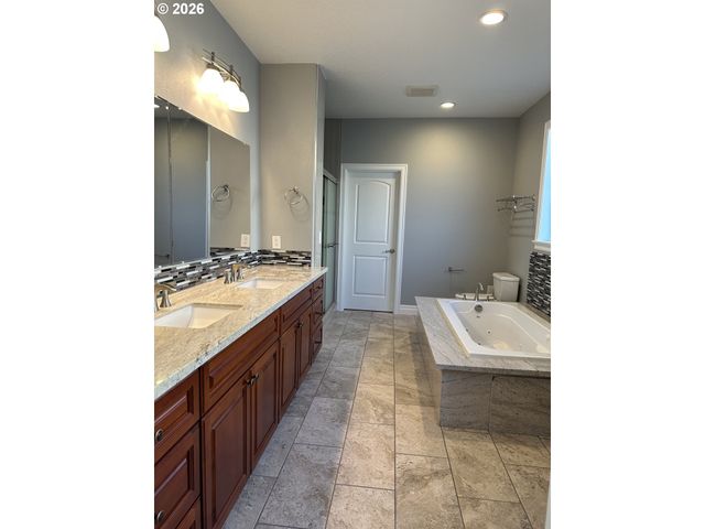 11301 Se CASCADE VIEW Dr, Happy Valley, OR 97086