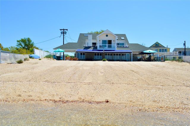 20 Greenwich Avenue, Bayville, NY 11709