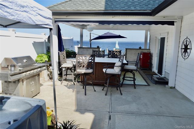 20 Greenwich Avenue, Bayville, NY 11709