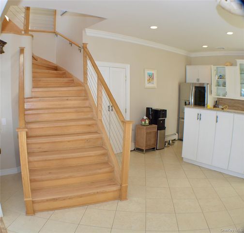 20 Greenwich Avenue, Bayville, NY 11709