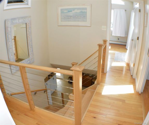20 Greenwich Avenue, Bayville, NY 11709