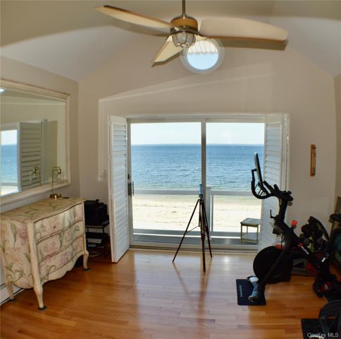 20 Greenwich Avenue, Bayville, NY 11709