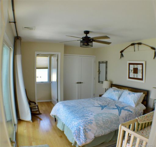 20 Greenwich Avenue, Bayville, NY 11709