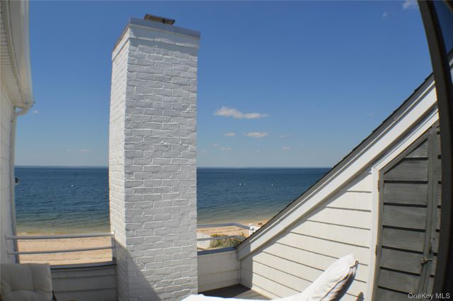 20 Greenwich Avenue, Bayville, NY 11709