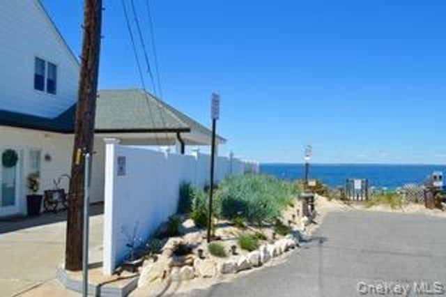 20 Greenwich Avenue, Bayville, NY 11709
