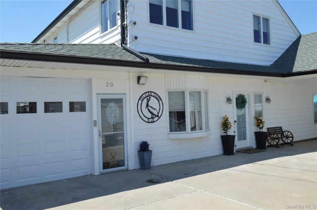 20 Greenwich Avenue, Bayville, NY 11709