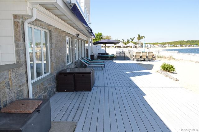 20 Greenwich Avenue, Bayville, NY 11709