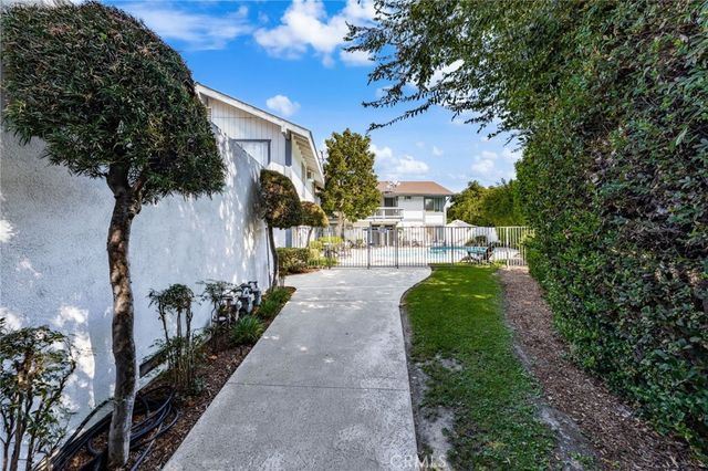 111 N Stanford Avenue, Fullerton, CA 92831