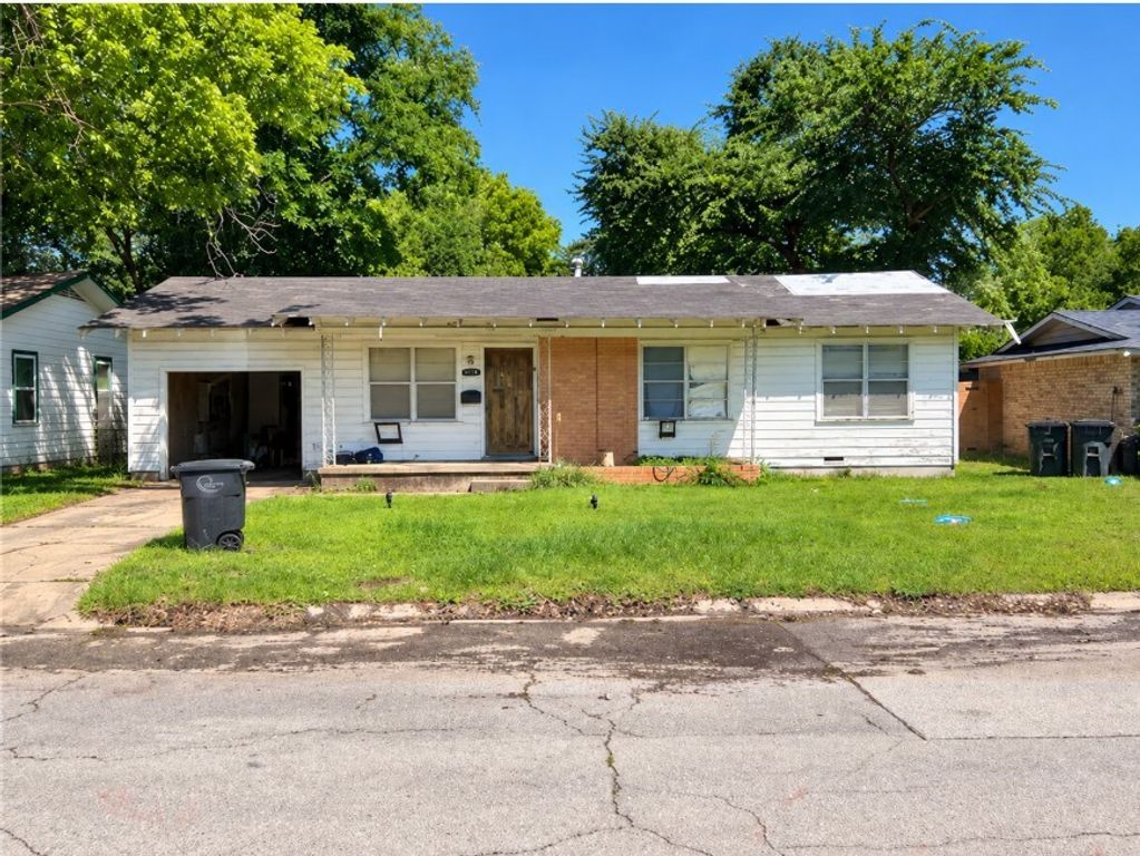 910 Euclid Street, Cleburne, TX 76033 — exterior