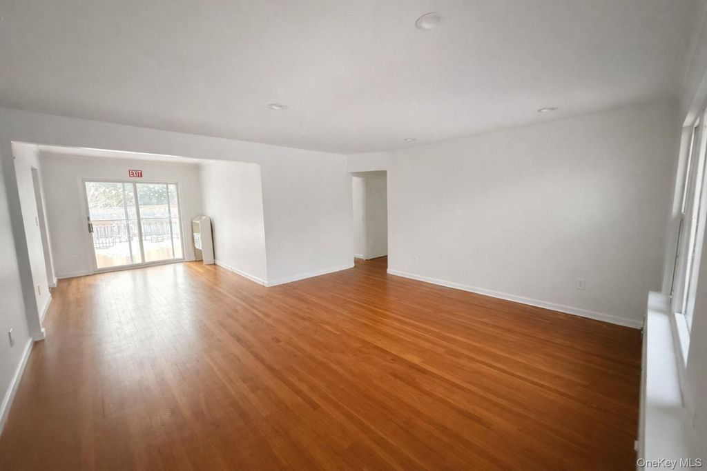 46 Elmira Street, Hicksville, NY 11801