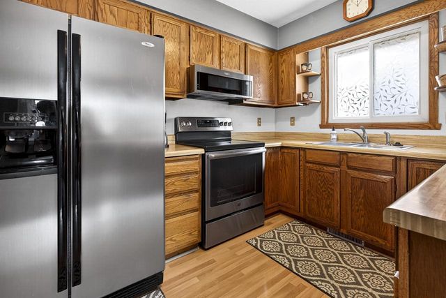 1377 INVERNESS LANE, Neenah, WI 54956