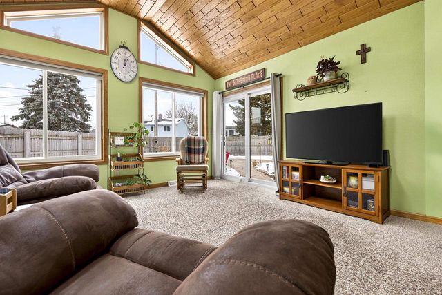 1377 INVERNESS LANE, Neenah, WI 54956