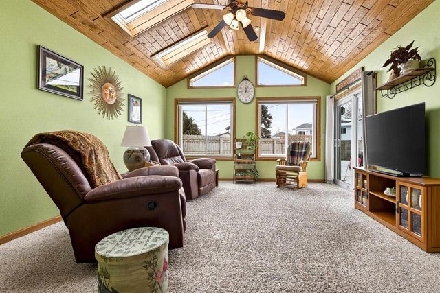 1377 INVERNESS LANE, Neenah, WI 54956