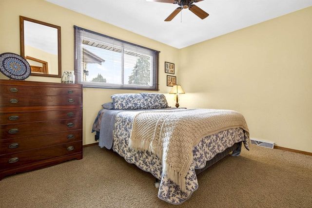 1377 INVERNESS LANE, Neenah, WI 54956