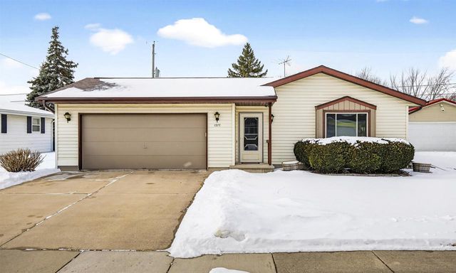 1377 INVERNESS LANE, Neenah, WI 54956