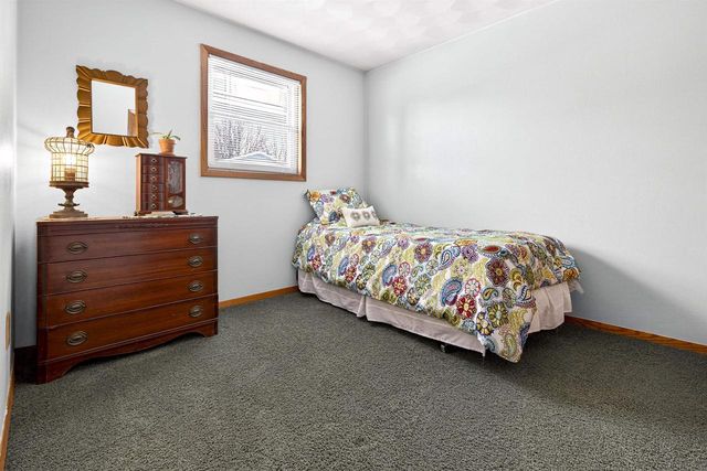 1377 INVERNESS LANE, Neenah, WI 54956