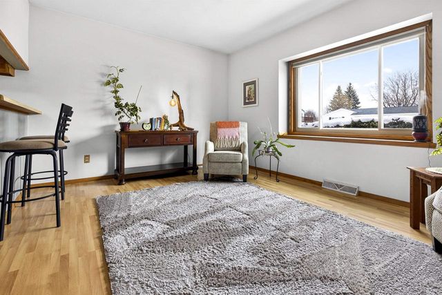 1377 INVERNESS LANE, Neenah, WI 54956