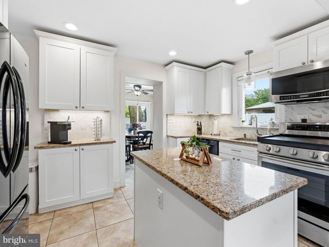106 MERION AVE, Aldan, PA 19018