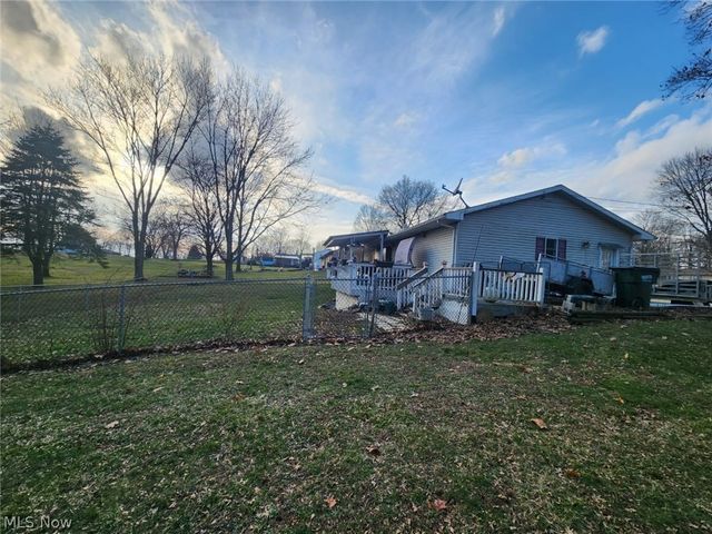 6070 Highton Street SW, Navarre, OH 44662