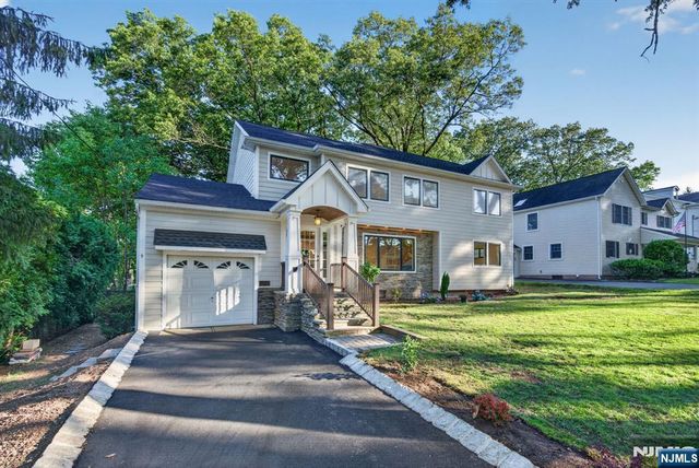 2 Garden Court, Ho-ho-kus, NJ 07423