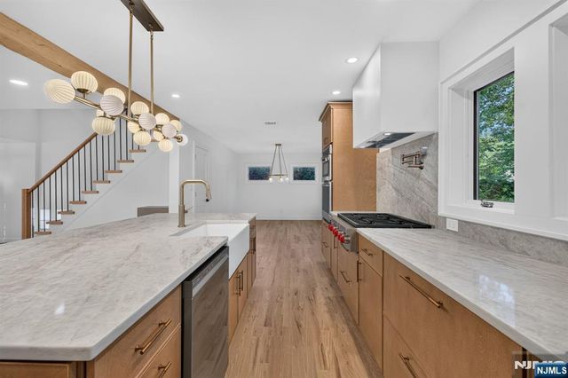 2 Garden Court, Ho-ho-kus, NJ 07423