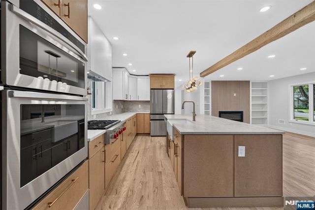 2 Garden Court, Ho-ho-kus, NJ 07423
