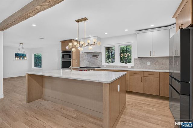 2 Garden Court, Ho-ho-kus, NJ 07423