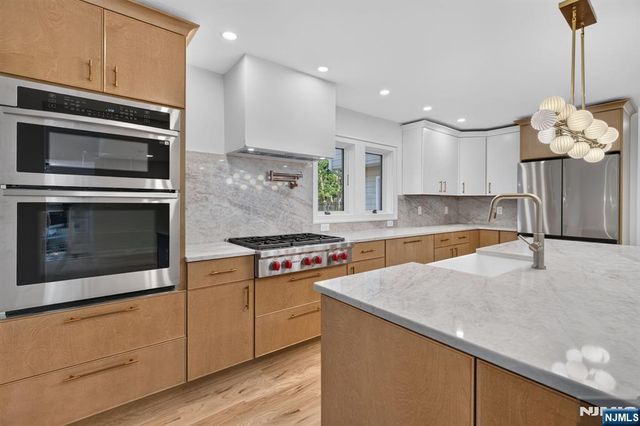 2 Garden Court, Ho-ho-kus, NJ 07423