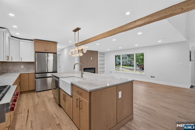 2 Garden Court, Ho-ho-kus, NJ 07423