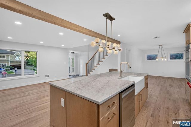 2 Garden Court, Ho-ho-kus, NJ 07423