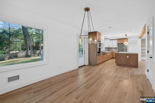 2 Garden Court, Ho-ho-kus, NJ 07423