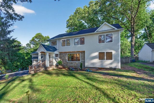 2 Garden Court, Ho-ho-kus, NJ 07423