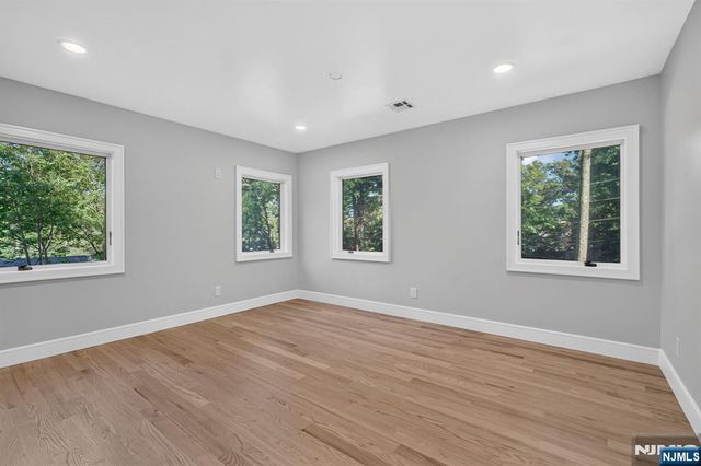 2 Garden Court, Ho-ho-kus, NJ 07423