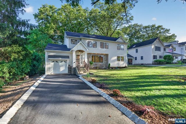2 Garden Court, Ho-ho-kus, NJ 07423