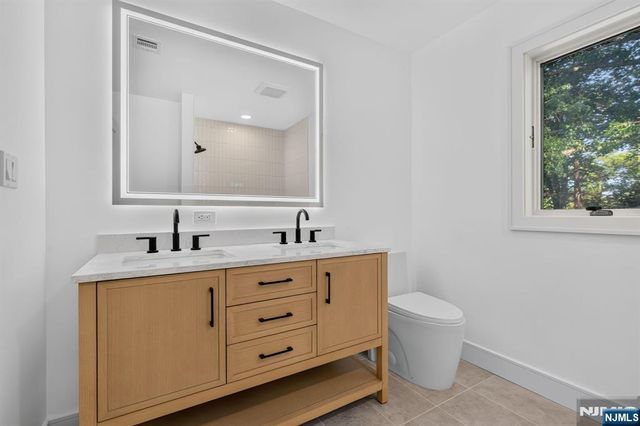 2 Garden Court, Ho-ho-kus, NJ 07423