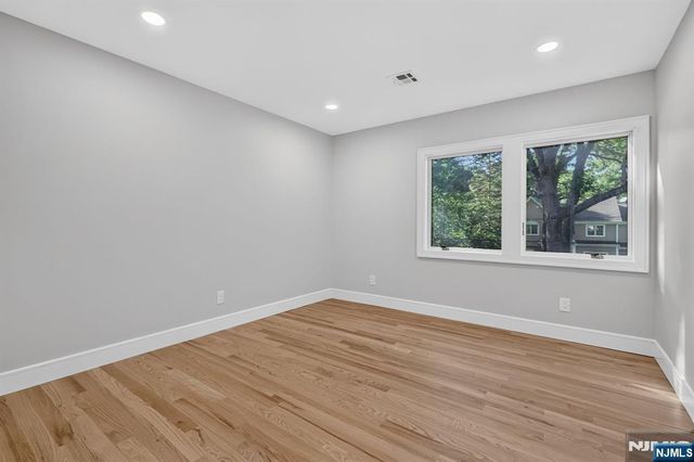 2 Garden Court, Ho-ho-kus, NJ 07423