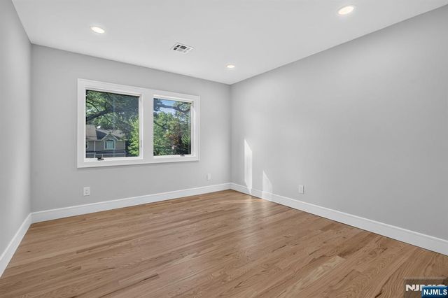 2 Garden Court, Ho-ho-kus, NJ 07423