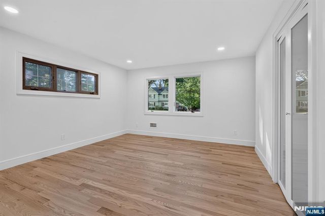 2 Garden Court, Ho-ho-kus, NJ 07423