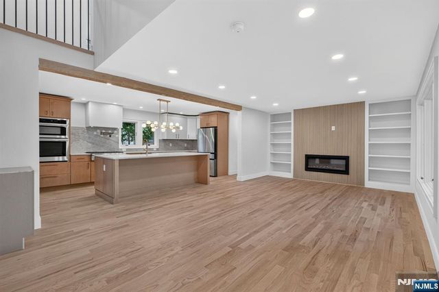 2 Garden Court, Ho-ho-kus, NJ 07423
