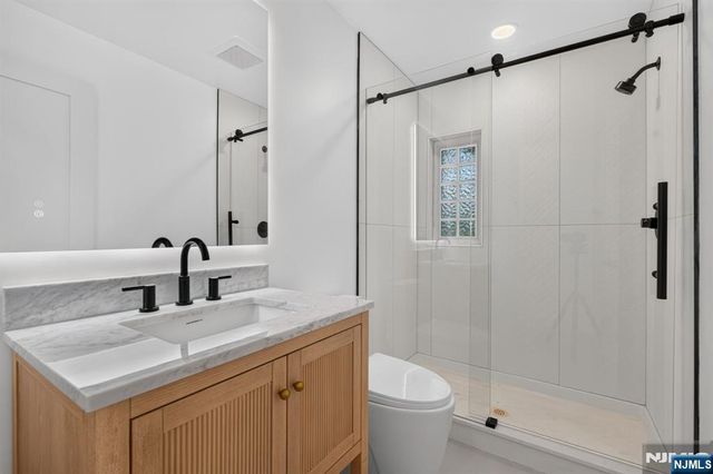 2 Garden Court, Ho-ho-kus, NJ 07423