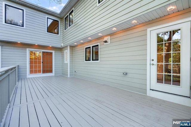 2 Garden Court, Ho-ho-kus, NJ 07423