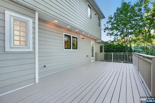 2 Garden Court, Ho-ho-kus, NJ 07423