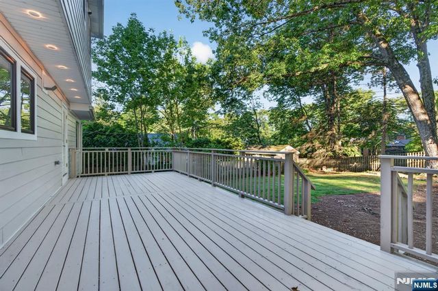 2 Garden Court, Ho-ho-kus, NJ 07423