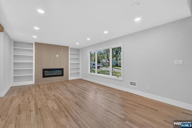 2 Garden Court, Ho-ho-kus, NJ 07423