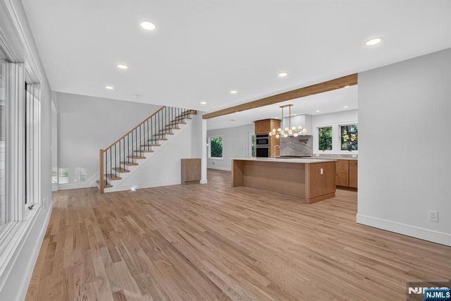 2 Garden Court, Ho-ho-kus, NJ 07423